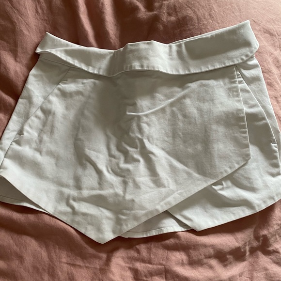 Talula Aritzia Berklee Skort (Vintage) IN WHITE - Picture 4 of 6